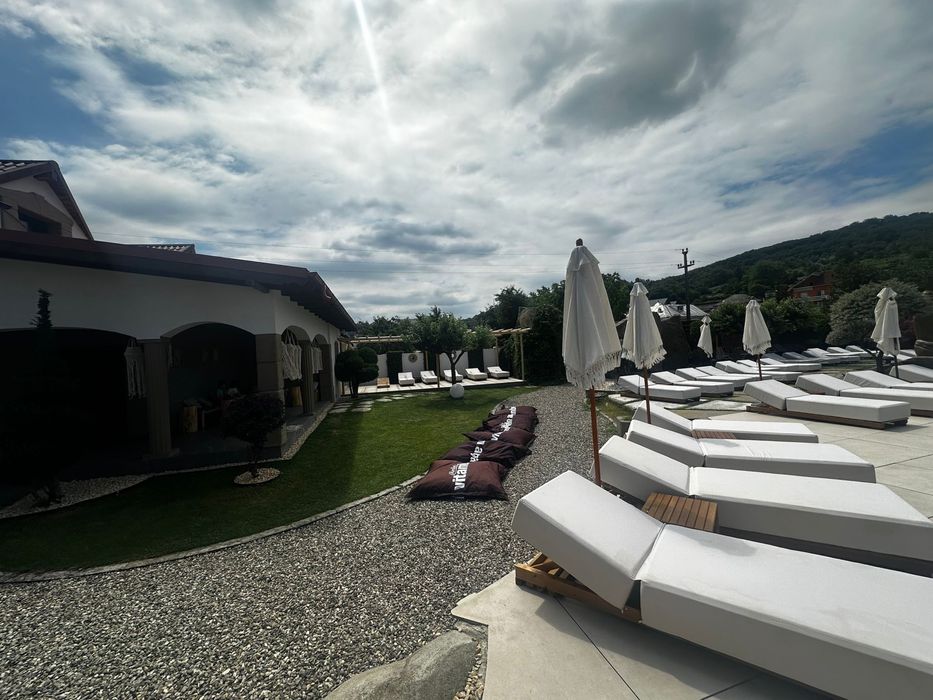 Sezlong lemn piscina