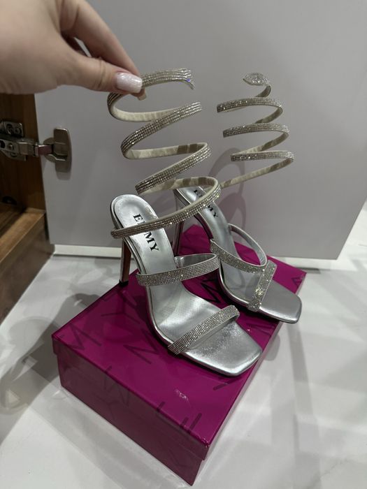 Эффектные каблуки на шпильке