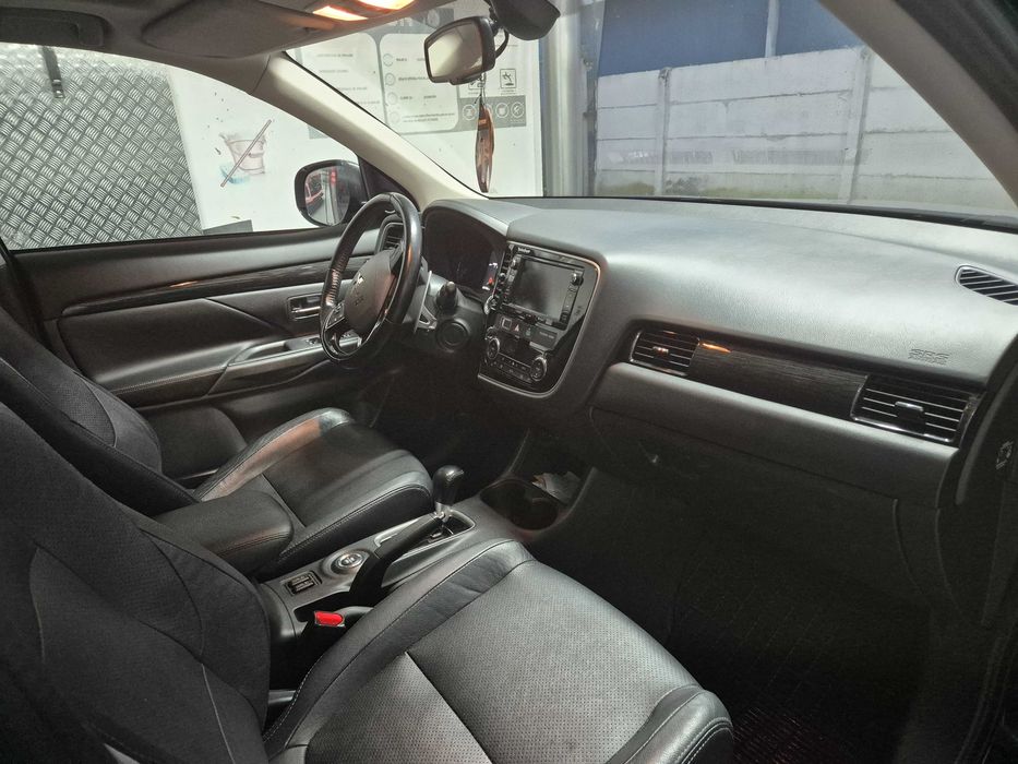 Mitsubishi Outlander III 2.2 4WD – Automata, Full option | 7 locuri | Istoric complet reprezentanță