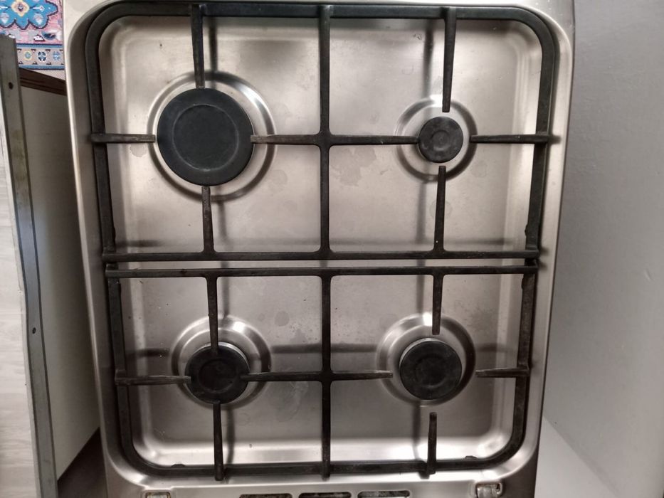 Продам газовую плиту Indesit