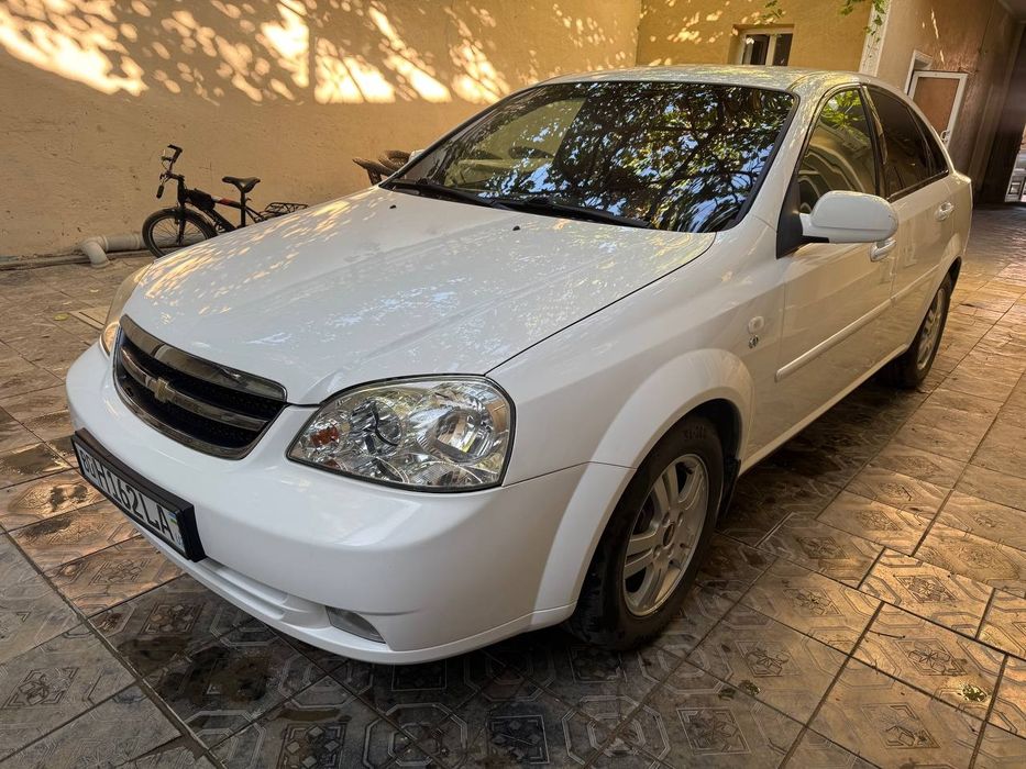 Lacetti srochno sotiladi