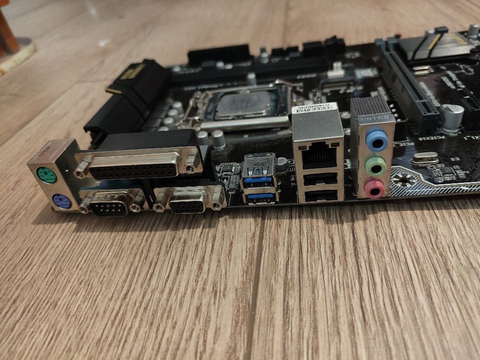 Vând set gigabyte H110-D3A cu procesor și ramuri