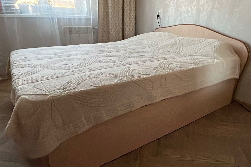 Продам спальный гарнитур