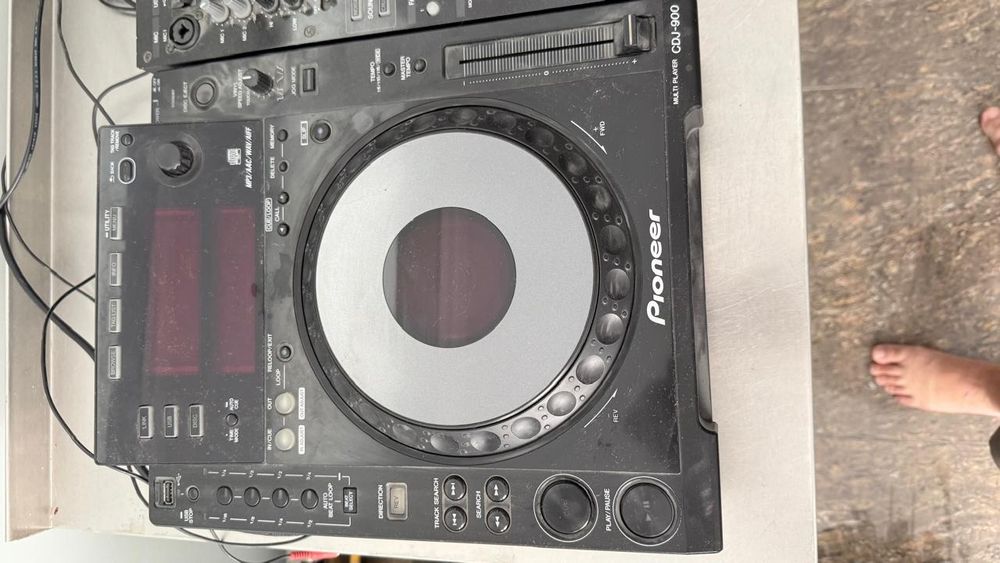 DJ ский пульт с хорошем состояние