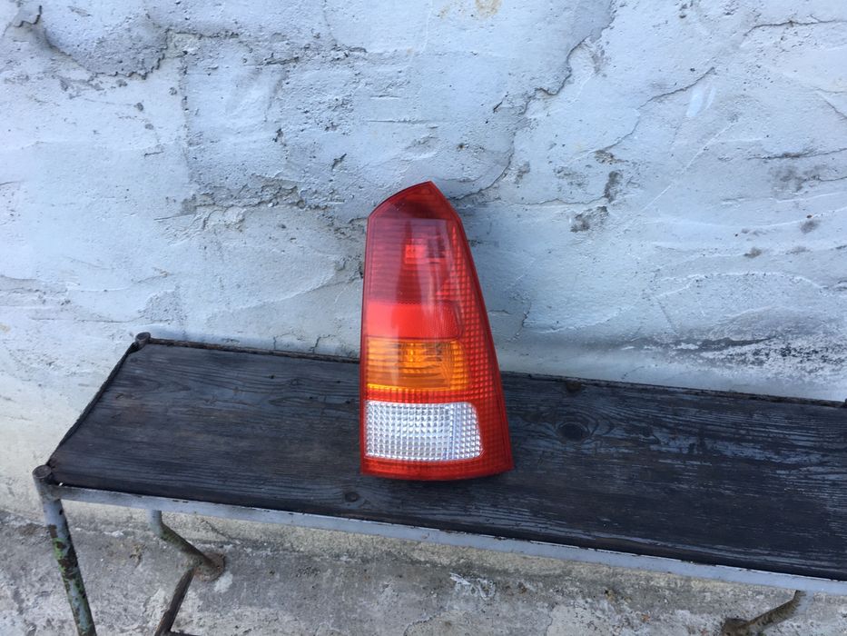 Stop Tripla Lampa Dreapta Ford Focus 1 Mk1 Break Combi