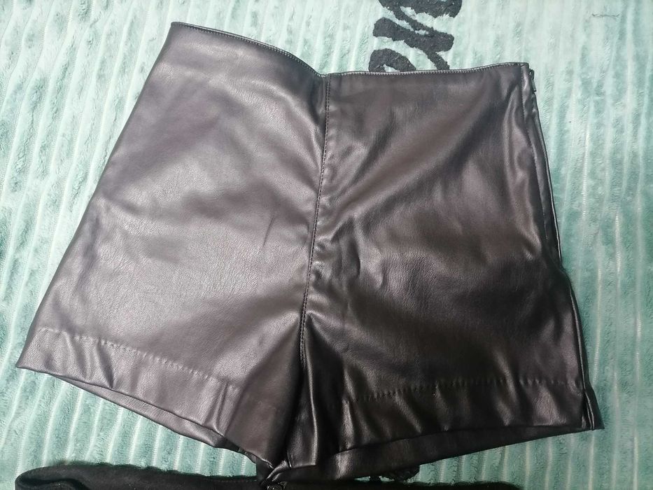 Продам кожанные шорты