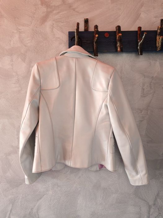 Късо бяло яке от естествена кожа