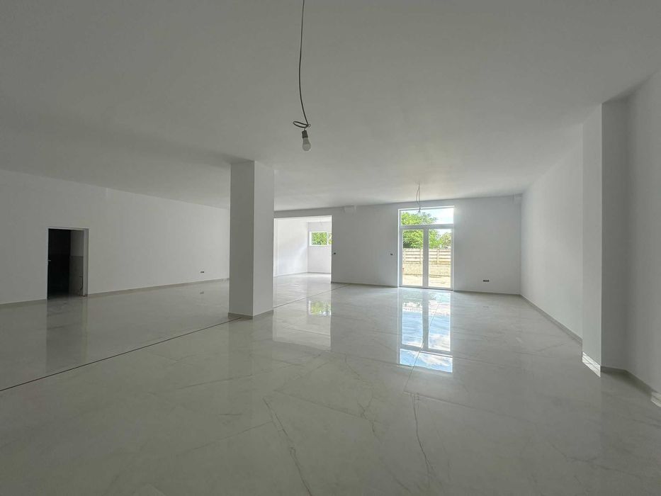 Proprietar,inchiriez 162,09 mp parter, lux, parcare inclusa. C. Aradului