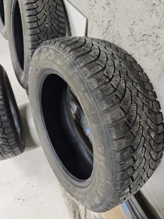 Продам резину R 17 215/55
