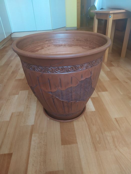 Горшок большой для растений