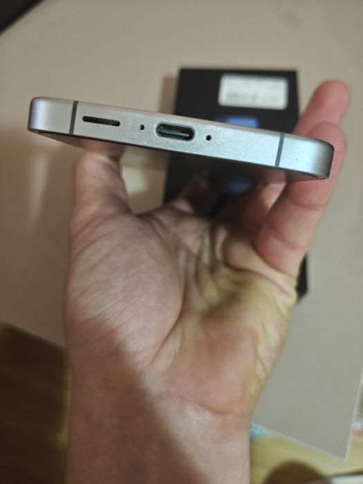 Samsung Galaxy S24 FE 128GB in cutie