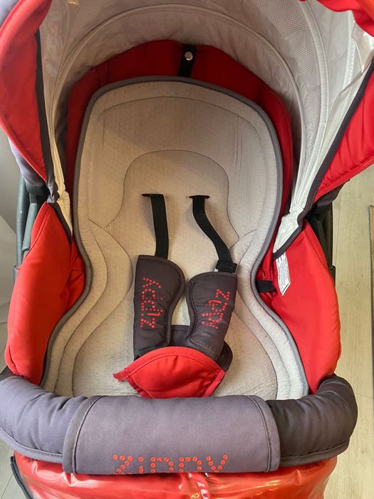 Коляска три в одном