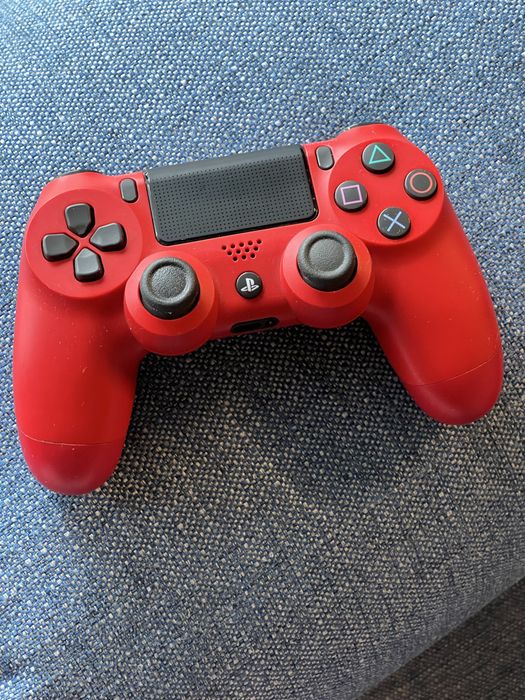 Vând manetǎ pentru consolǎ playstation