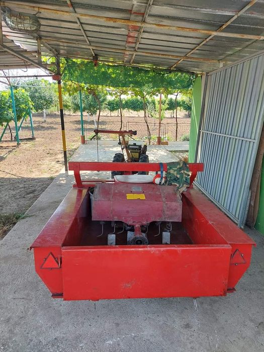 Мото блок ,,Акме" много добро състояние. Продава се комплект с оригин