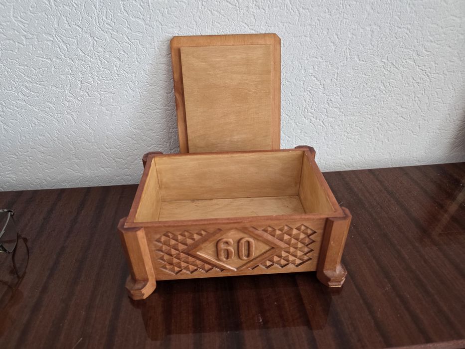 Шкатулка . Настольная капилка.