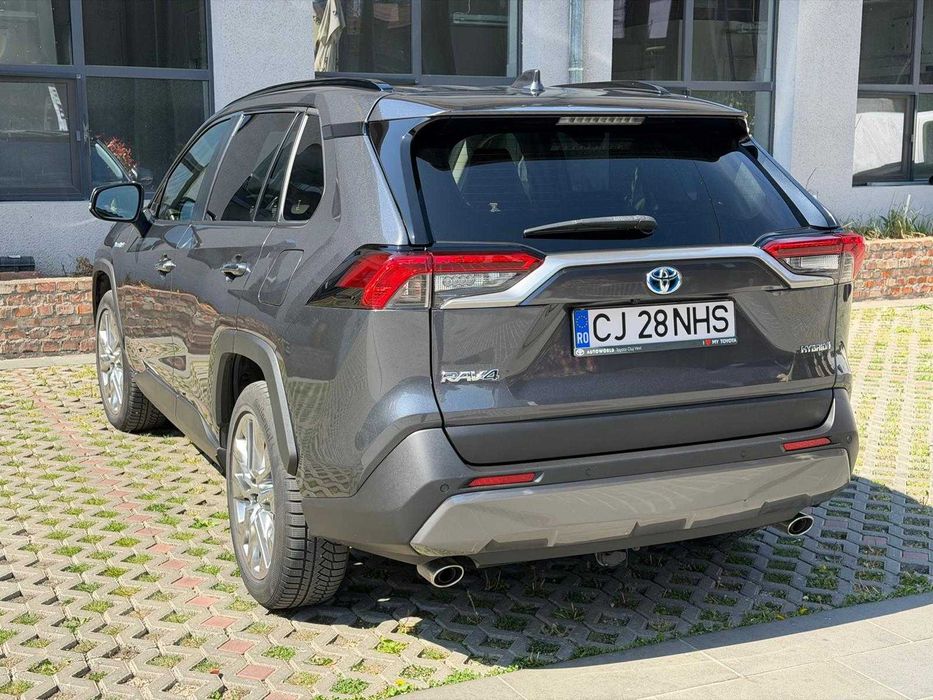 Toyota RAV4 Hybrid Luxury Plus, Full option, Carlig, 2 seturi jante aliaj cu cauciucuri, Martie 2022
