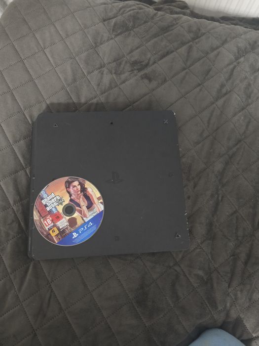 Vand ps4 funxionabil  mai multe detali in privat