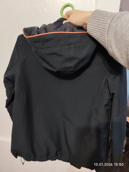 Продам куртку для мальчика рост до 152