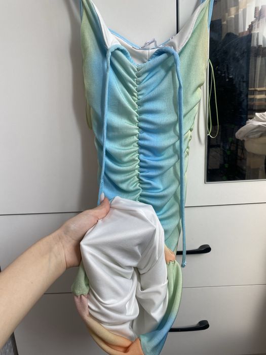 Обтягивающее платье с эффектом “вторая кожа”