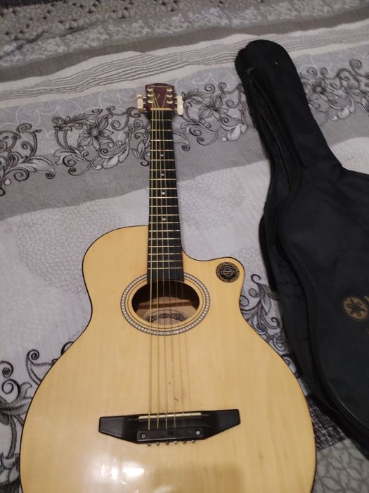 Продам гитару состояние хорошее