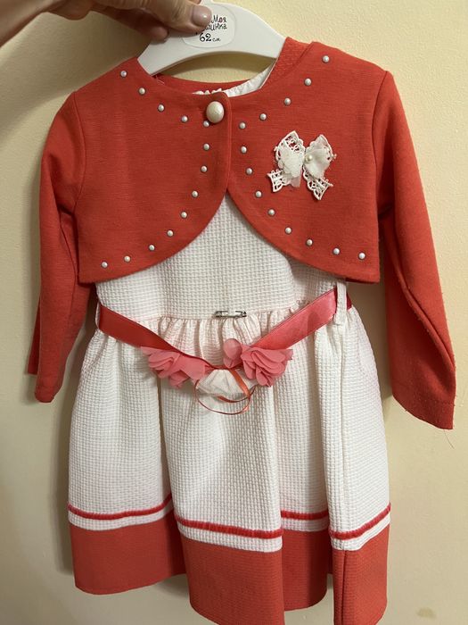 Продам платье на 1-2 года. В отличном состоянии. Цена 3000.