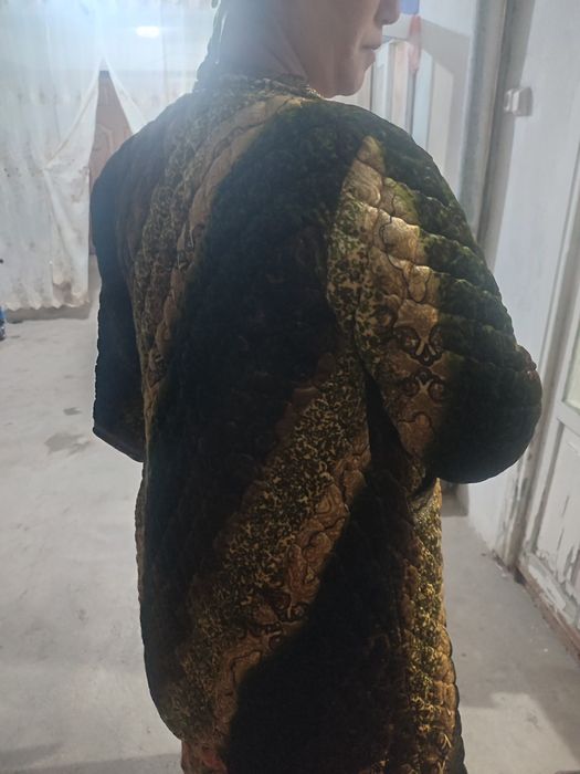 Yangi koja kostyum va ayollar tuni