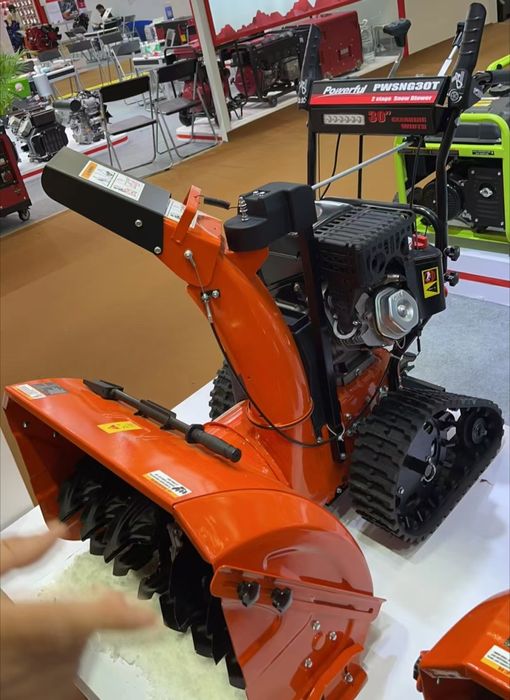 Снегоуборщик бензиновый