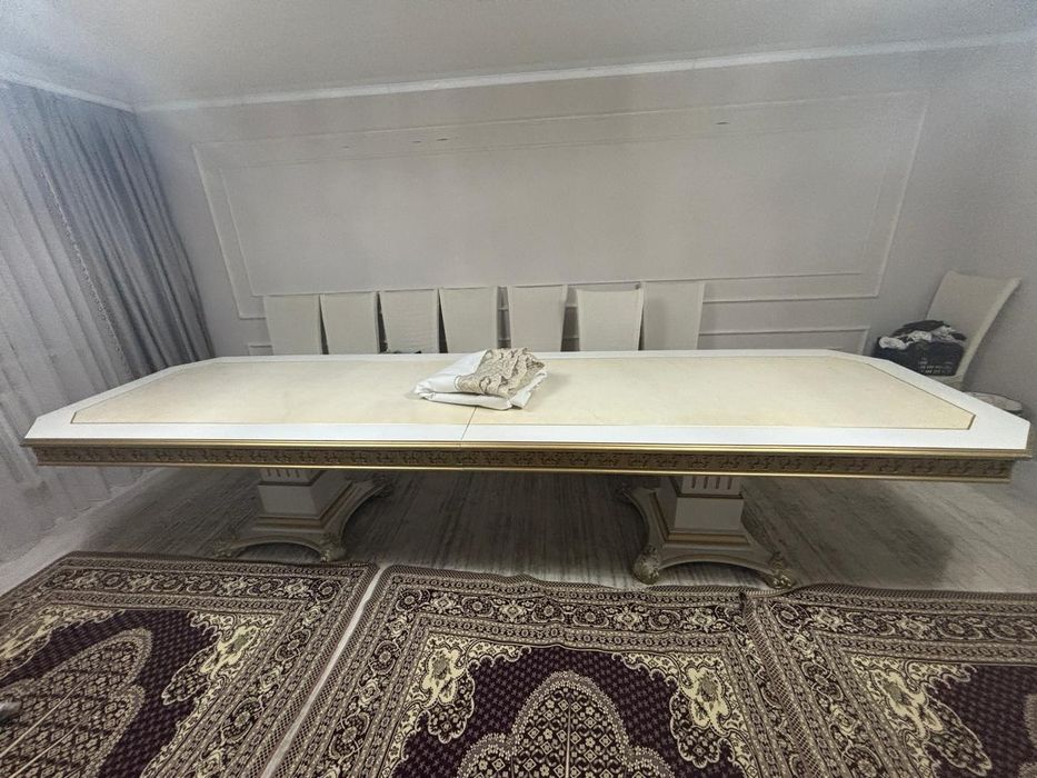 Стол с стульями.Срочно продам.