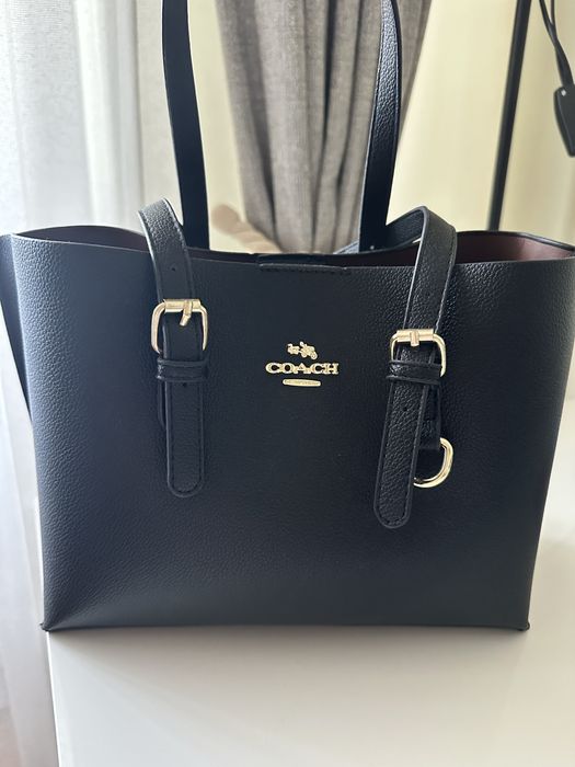 Geantă Coach Tote Neagră, Textură Granulată, Hardware Auriu dimensiune exterioara L30 x l20