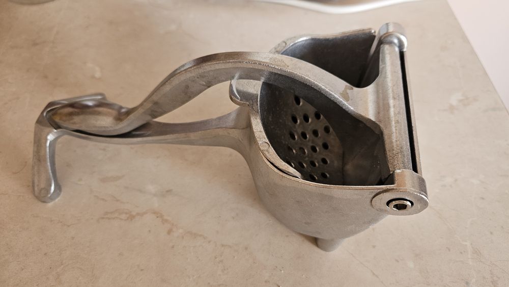 Преса за сок от цитруси и други плодове