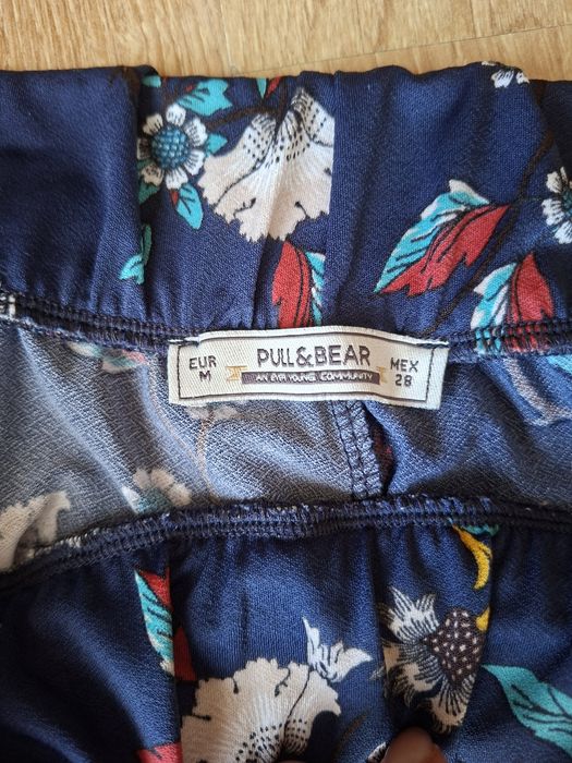 Pantaloni Pull&Bear-model floral