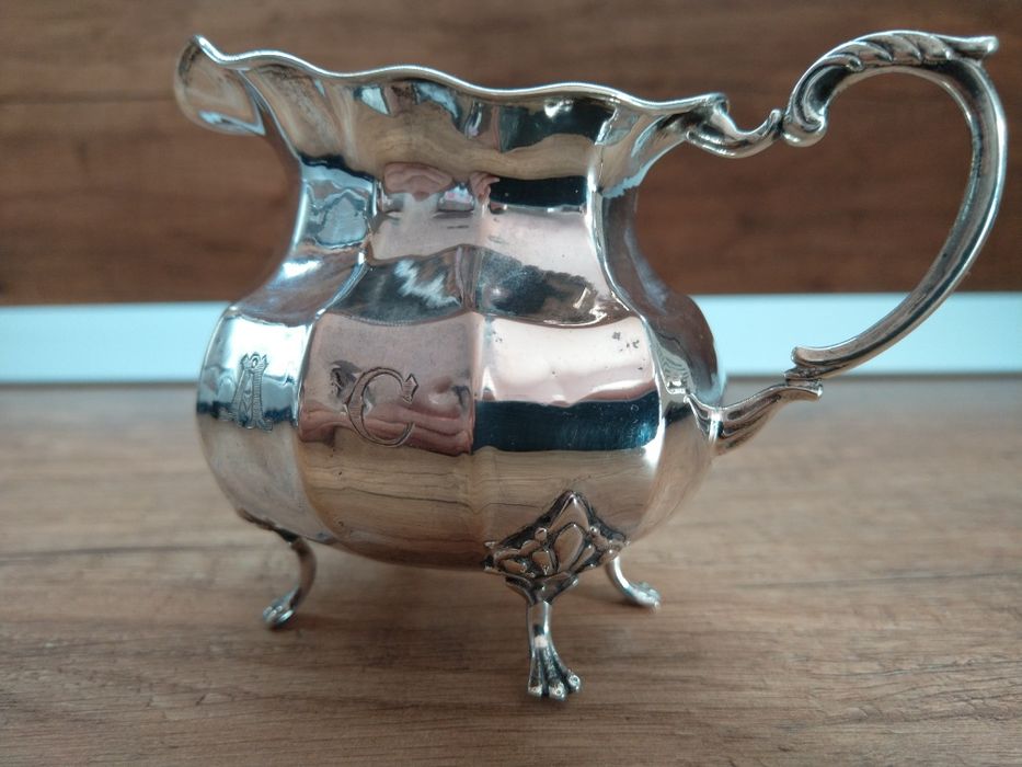 Продавам антикварна Шведска сребърна кана 1926 година