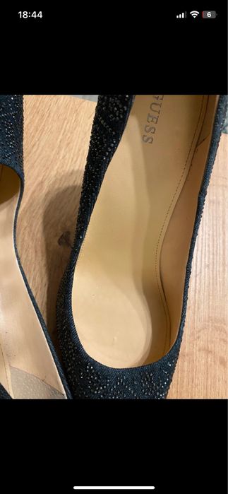 Pantofi Guess nr 39 cu pietricele negre