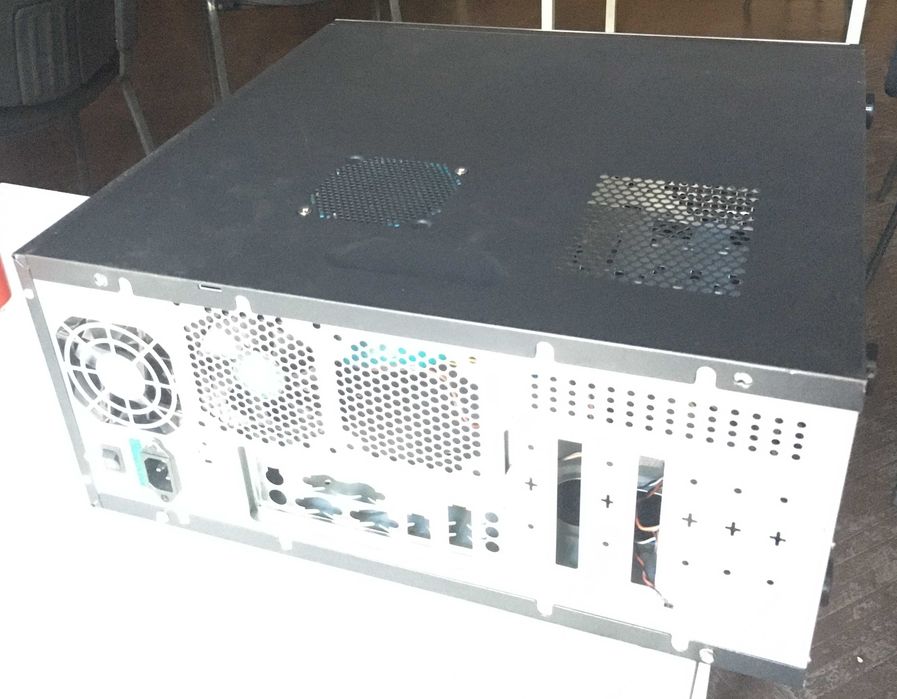 Carcasa PC tower DeLux