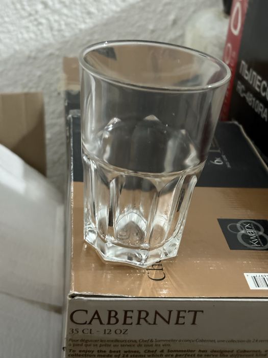 Посуда стаканы, тарелки