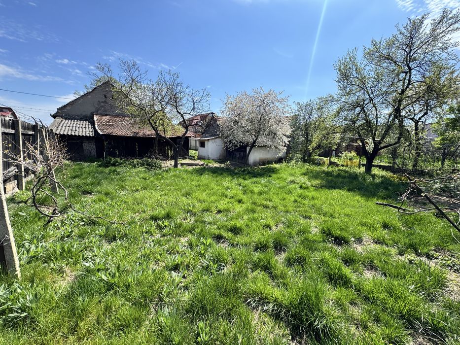 Casa pe colt 8 camere,teren 650 mp de vanzare zona Padurii front mare