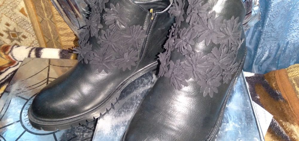 Сапожки женские .