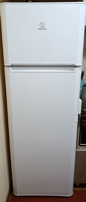 Продаю холодильник INDESIT NTA16R