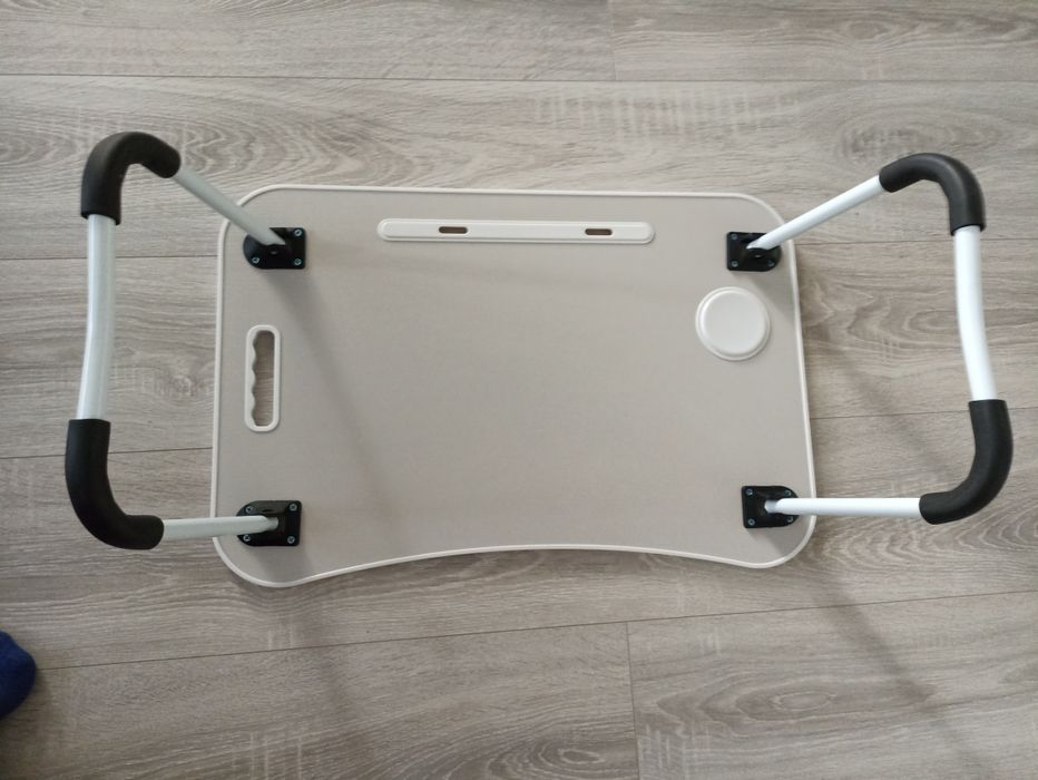 Столик для ноутбука