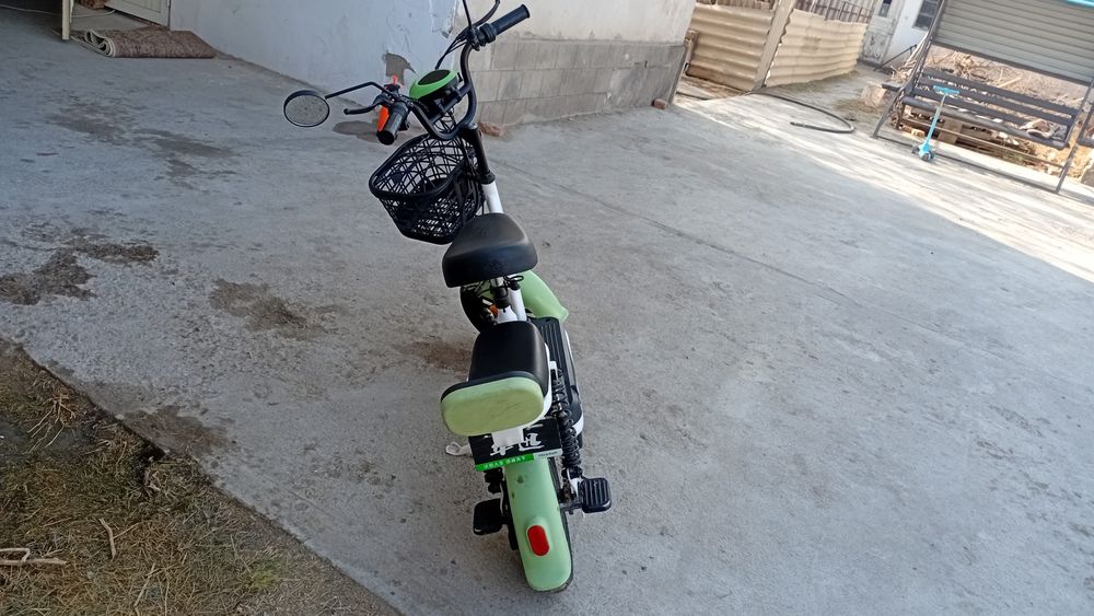 Скутер HUAXUN.   D