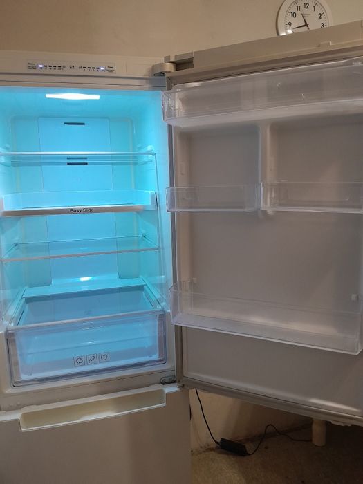 Холодильник Samsung