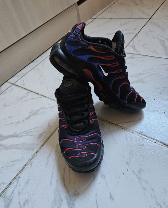 Спортни обувки Nike Air Max Plus известни с разцветката Spider Man която се отличава с черно, синьо и червено No 35.5 Като нови Носени 1 сезон