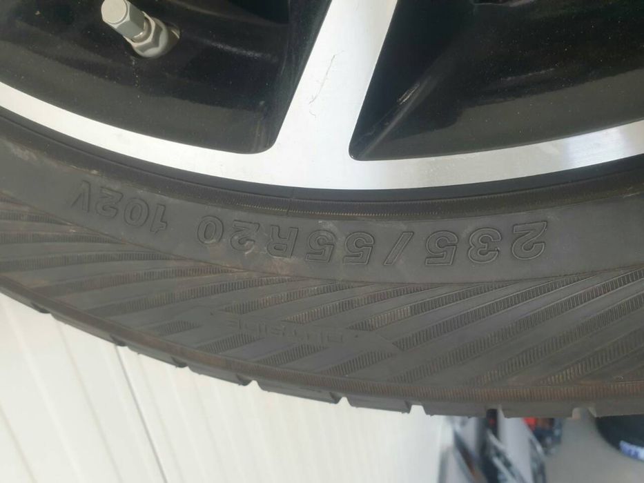 Гуми с джанти за lexus 235/55 R20