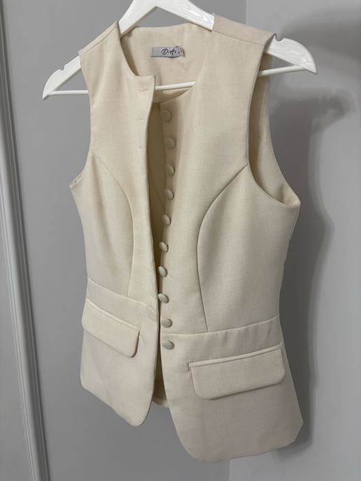 Жакет в бежевом цвете