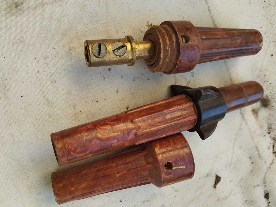 Сварочные соединитель и держак