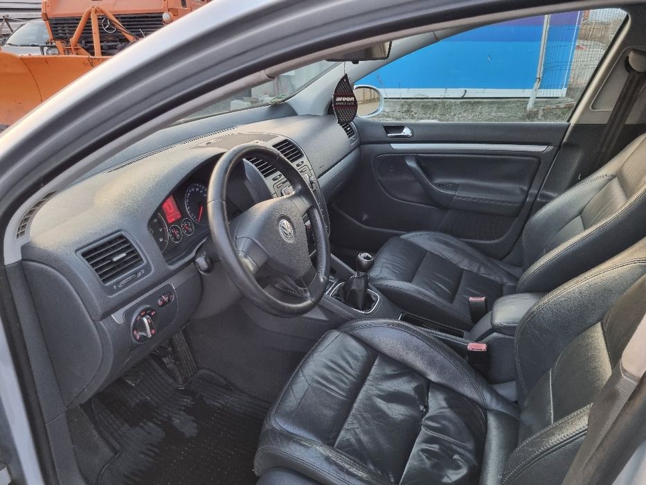 Volkswagen Golf V an 2005 1.4i         1099 euro!