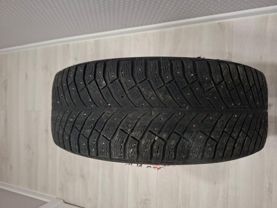 Продам шипованую резину