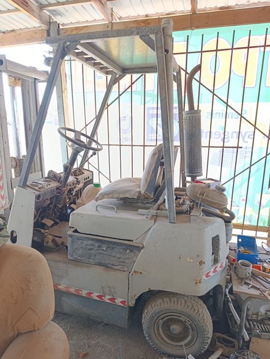 Вилочный погрузчик кара