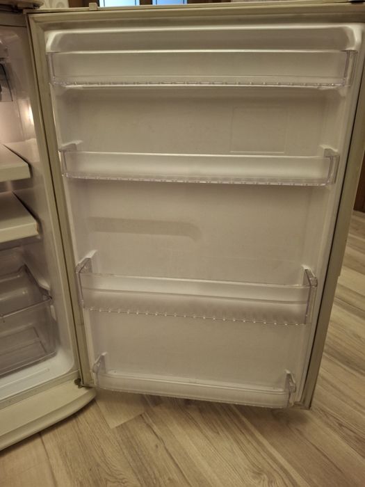 Продам холодильник Самсунг в рабочем состоянии.
