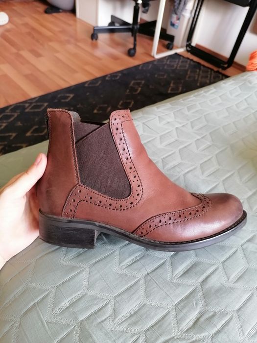 Ghete din piele, LASOCKI